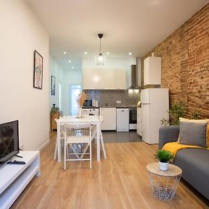 2Sic1033 - Bright Flat Near Sagrada Familia